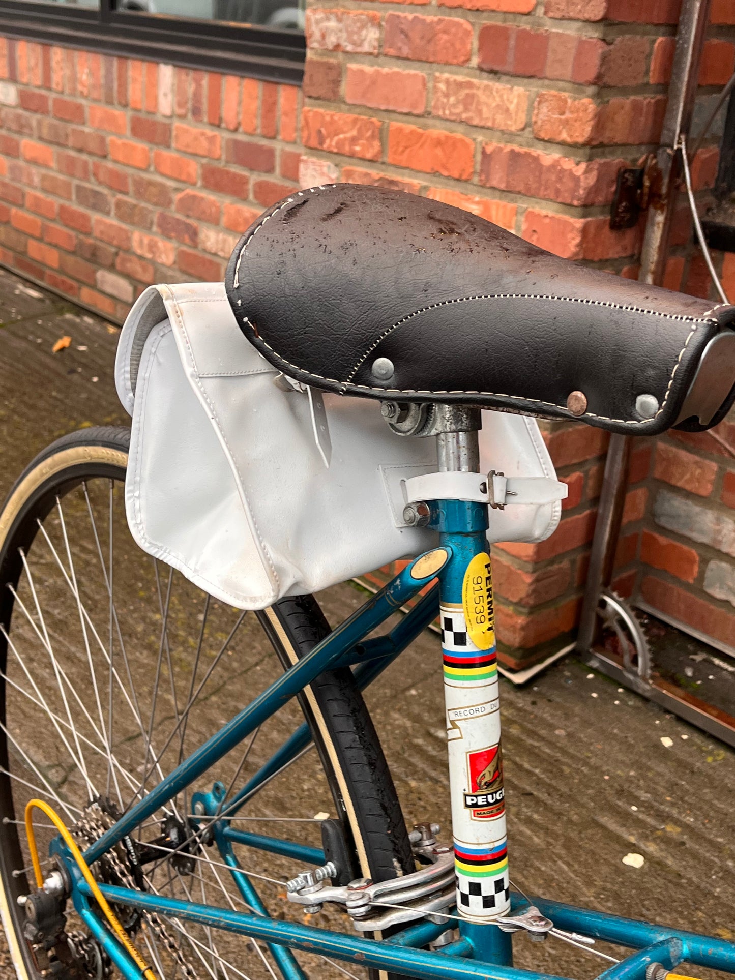 Vintage 1970s White Vinyl Bicycle Saddle Bag - Made in Japan Custom refurbished