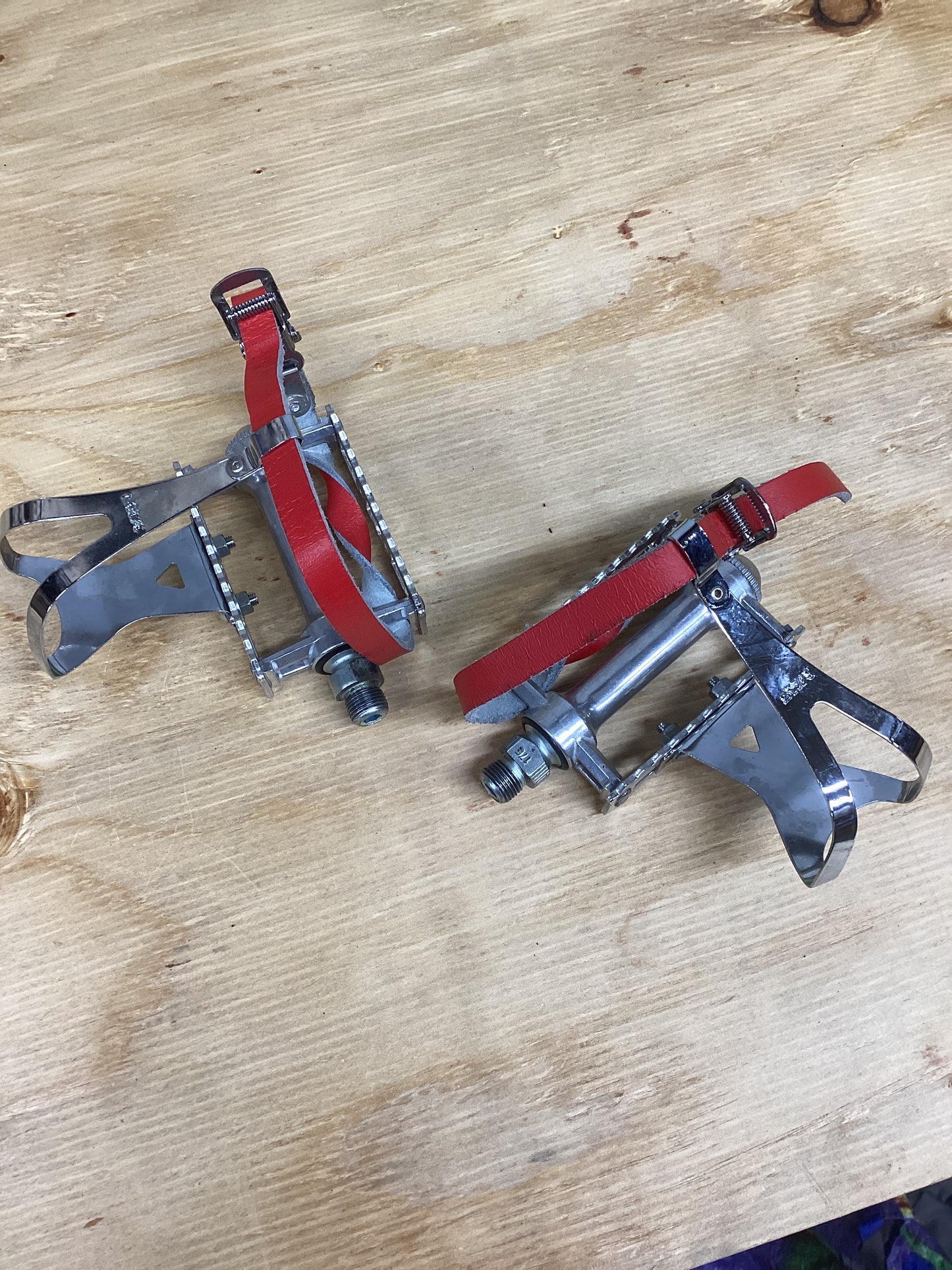 MKS Japan Deep pedals w/ Red leather straps