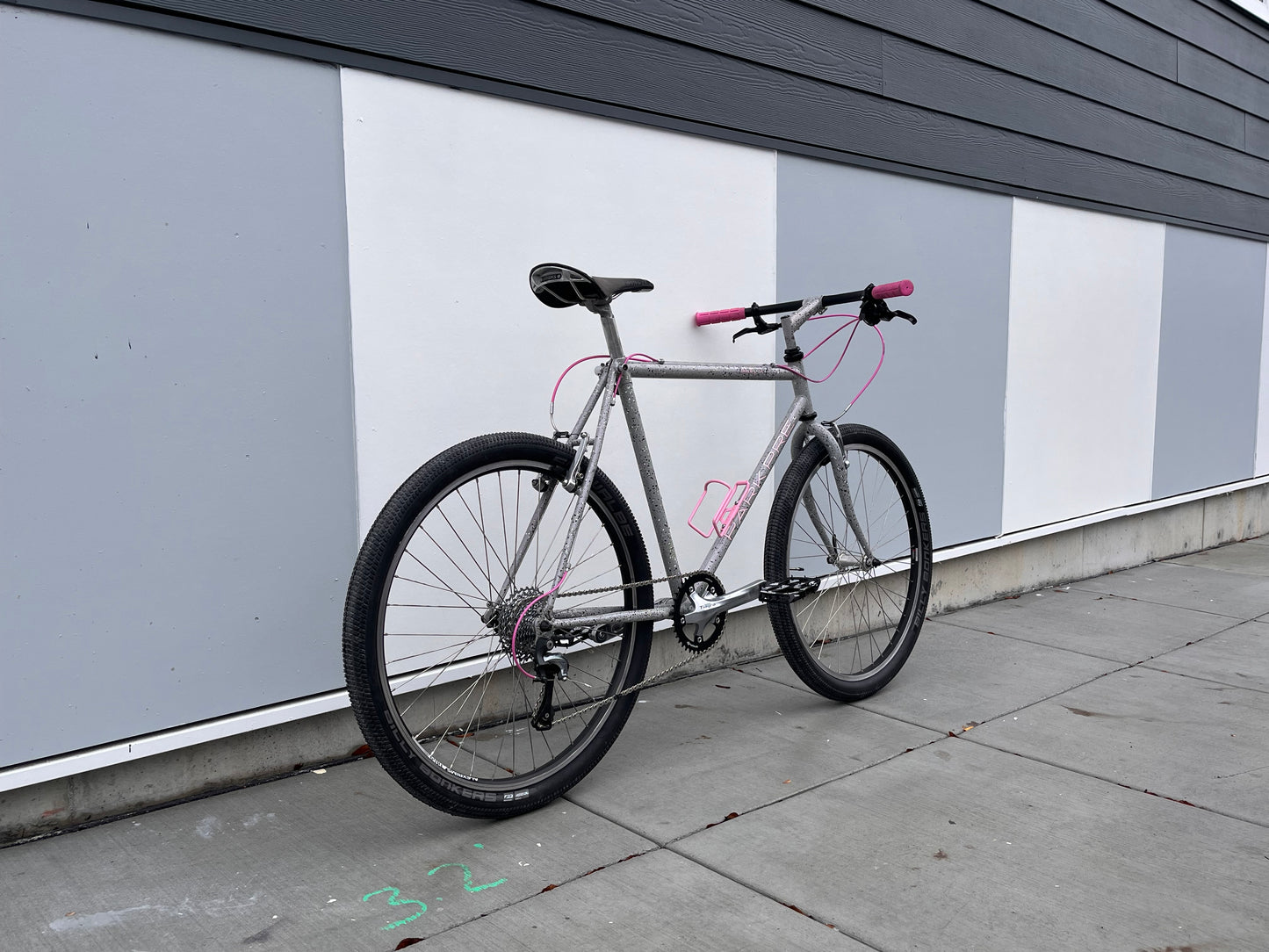 Parkpre Catalyst P 1990 vintage mountain complete bike 21”, frame 26” wheels grey splatter pink